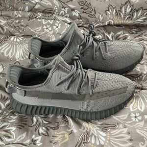 Faux adidas Yeezy Boost 350 V2 Steel Grey Men’s size 11 BRAND NEW